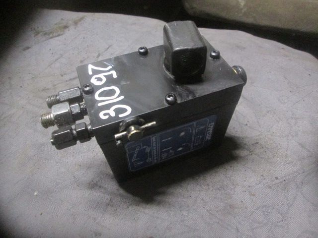 Насос подъёма кабины скания 1549740 975142 Scania R144 DSC1413